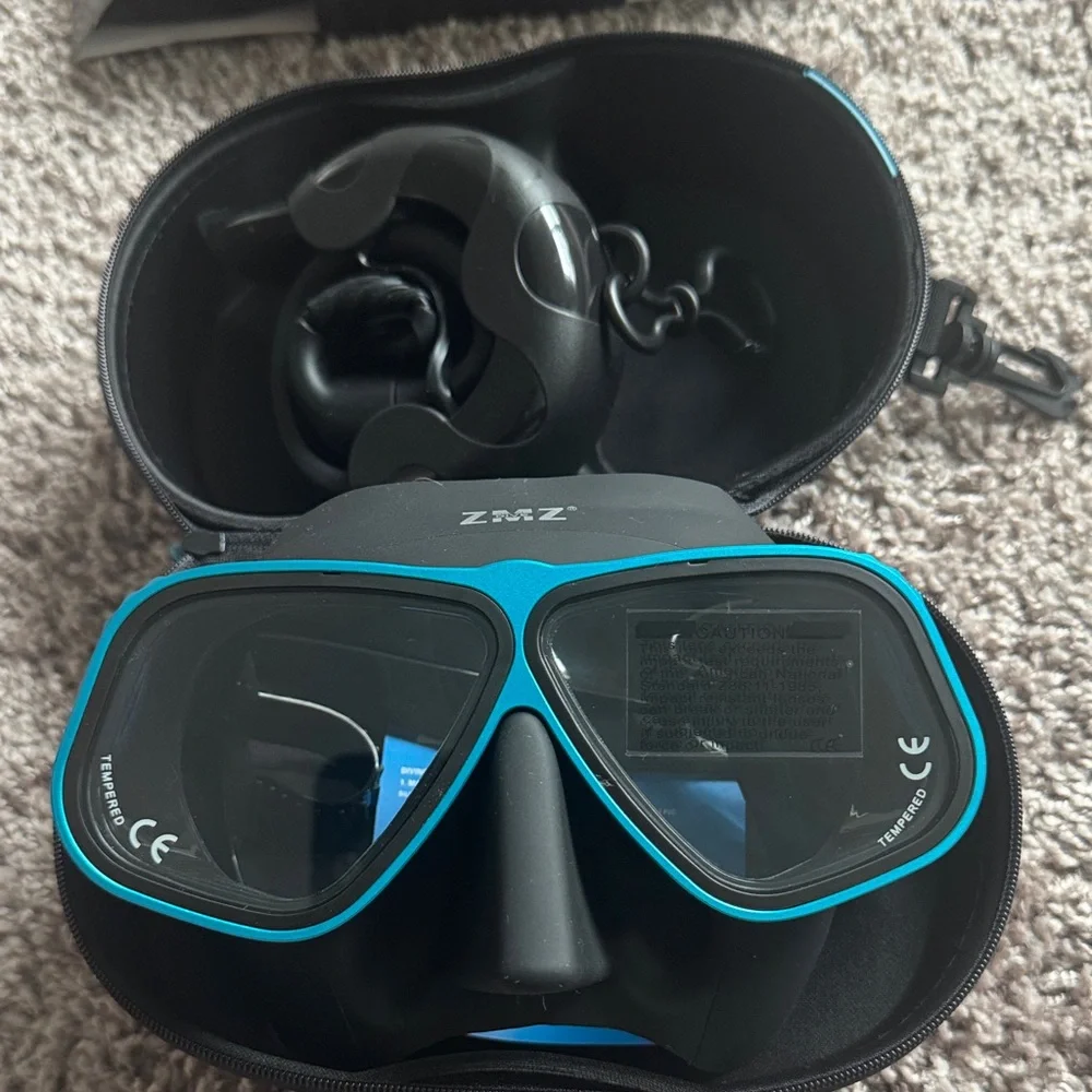 Zmz dive Blue and Black VR/AR Mask with Carry Case